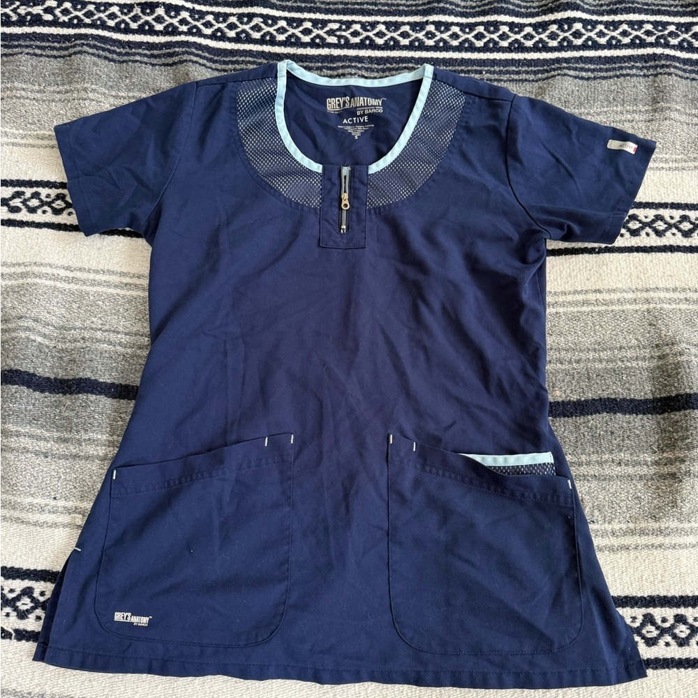 Grey’s anatomy by barco active women’s navy blue scrub top size small